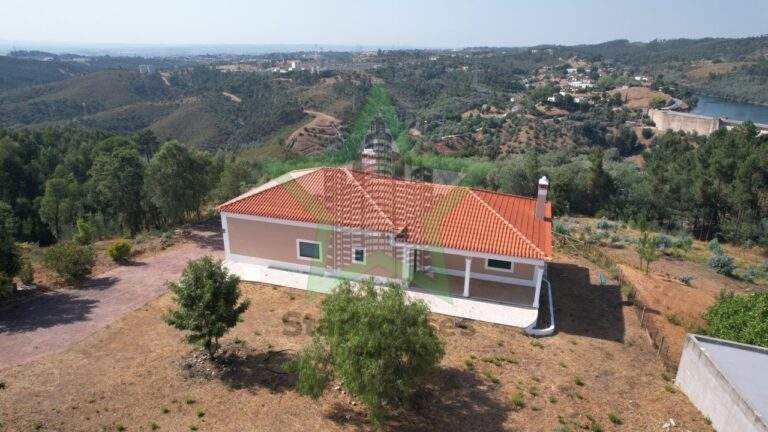 MORADIA ISOLADA T3 COM VISTA PARA BARRAGEM E TERRENO DE 16.593 M² EM MARTINCHEL.