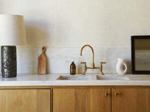 Móveis, cozinhas, mobiliário, roupeiros e planeamento á medida